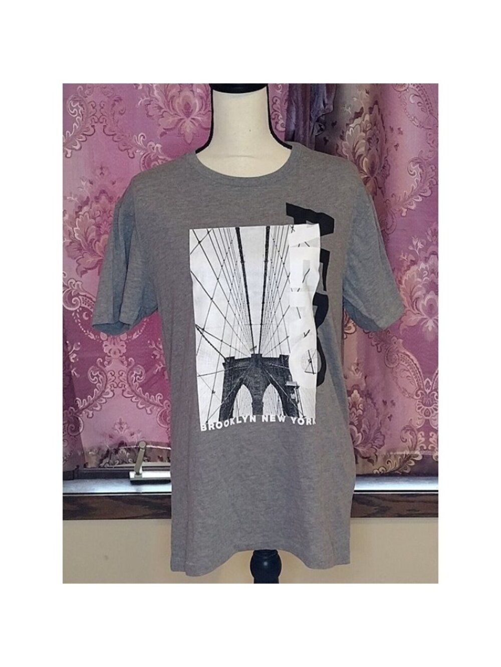 Aeropostale Men M Short Sleeve T-Shirt Gray Brooklyn Bridge Graphic NWT